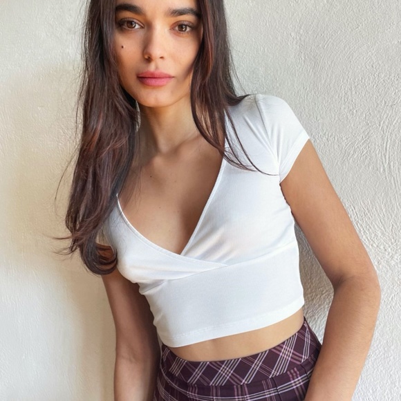 COPY - Aritzia sunday best Tiana crop top, size xxs,red - Picture 2 of 7